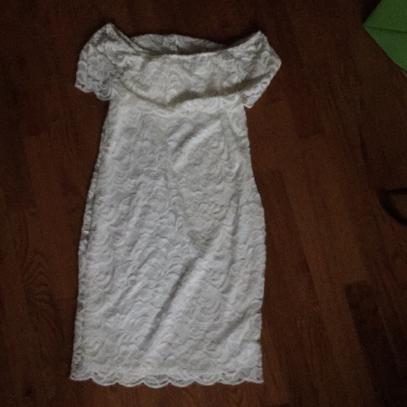 Off the shoulders white, lace dress - Picture 5 of 6